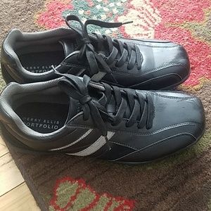 Perry Ellis portfolio shoes, size 12, like new.